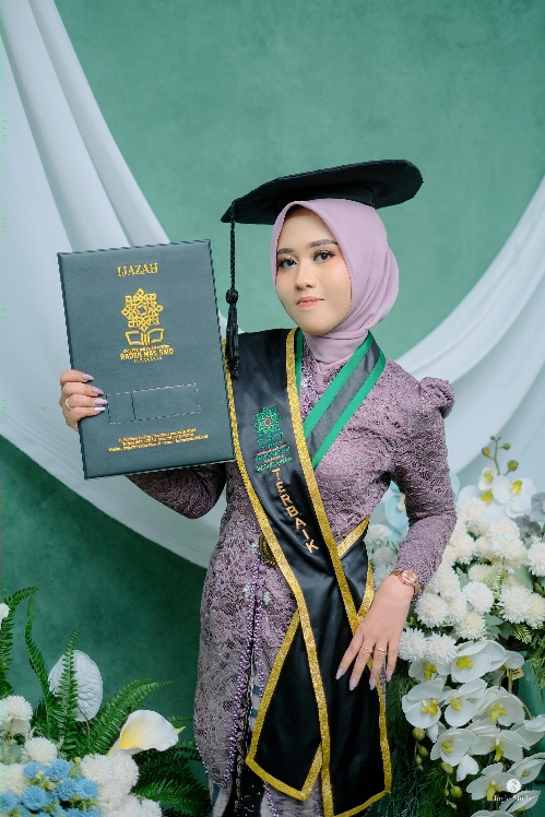 Lisa-Andriani-Wisudawan-57.jpg