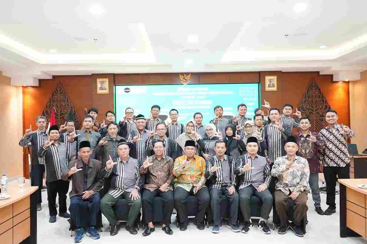 Rektor Tegaskan, Untuk Menuju Unggul Secara Internasional Dosen dan Tendik Rekomendasikan Lurik