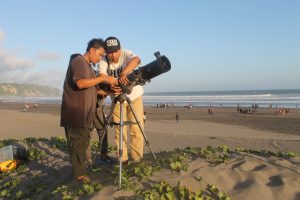 Checking Persiapan Alat Teropong oleh Dosen Pembimbing