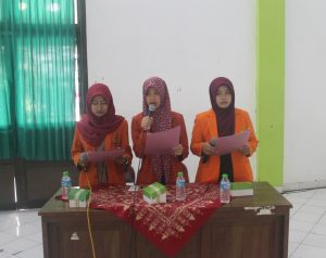 Pembukaan Acara oleh MC Tiga Bahasa 