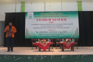 Menyanyikan Lagu Indonesia Raya 
