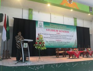 Sambutan Sekaligus Membuka Acara Studium General oleh Dekan Fakultas Syarriah 