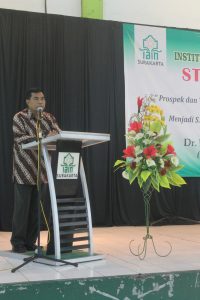 Sambutan Sekaligus Membuka Acara Studium General oleh Dekan Fakultas Syarriah 